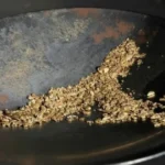 Uma imagem de Ouro no Rio Indo, com seu brilho característico.